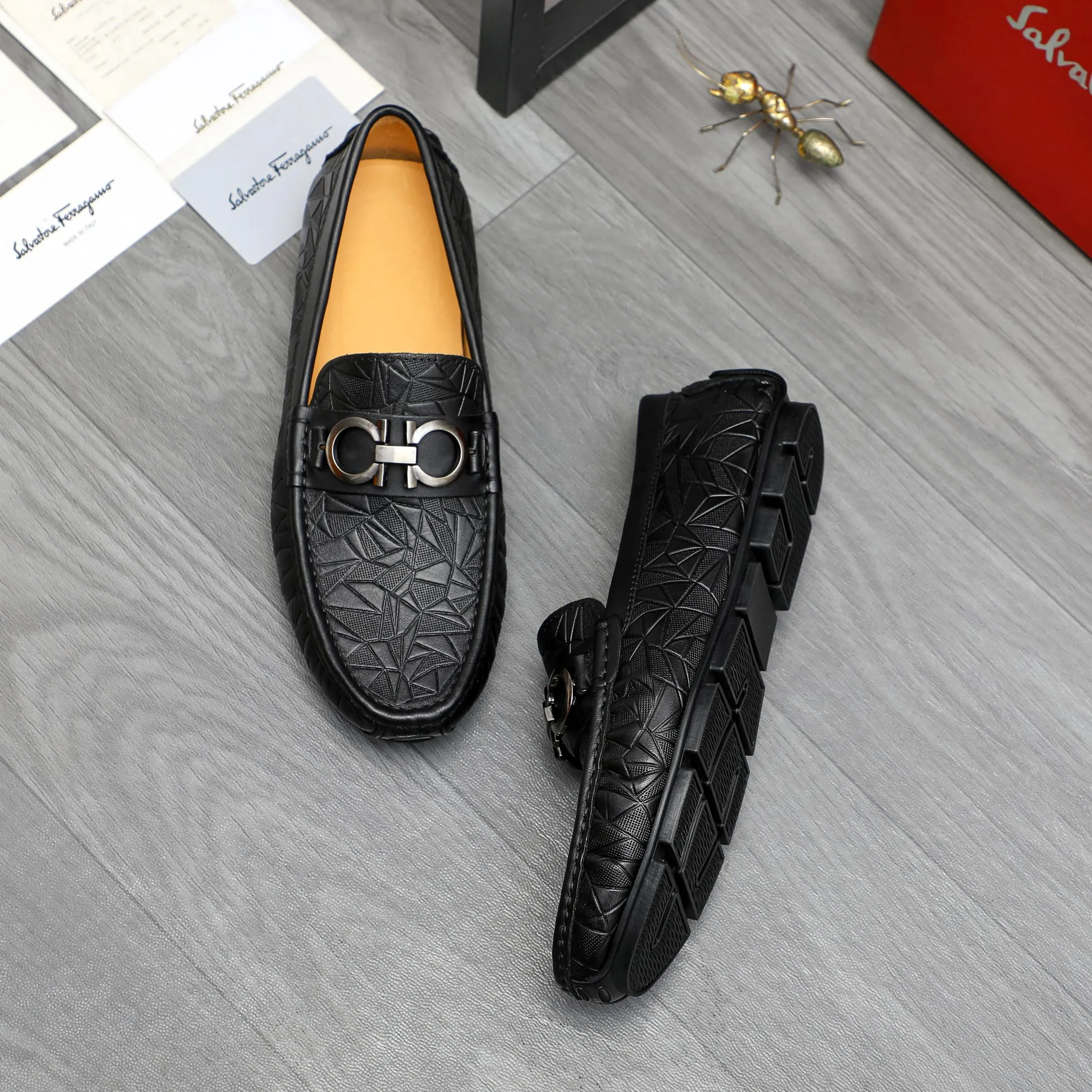 Men's shoes 💰p380 Product trademark: Ferragamo " Ferragamo ] Casual slip-on men's shoes Regular size: 38-45 Product material: Selected embossed cowhide upper, pigskin lining, rubber outsole